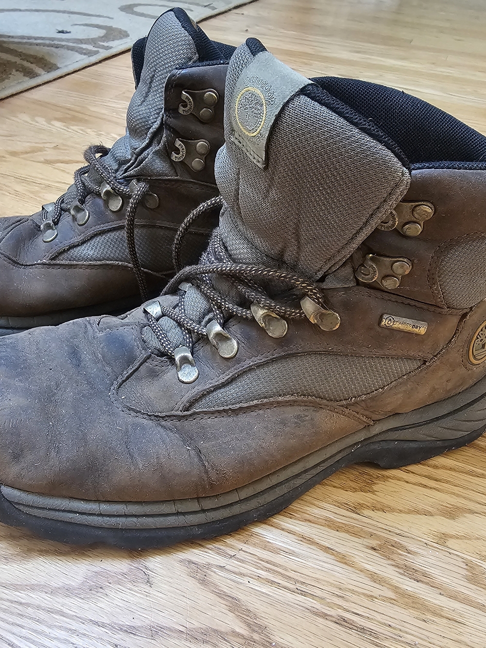 Timberland Brown Leather Men's Hiking Boots with Gray Tongue